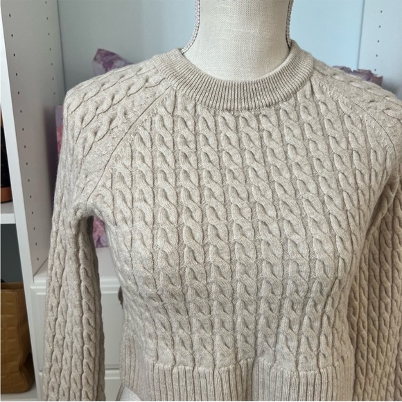 $440 ALICE + OLIVIA Cimaron Wool Cable-Knit Cropped Sweater, Small, EUC - Picture 11 of 11